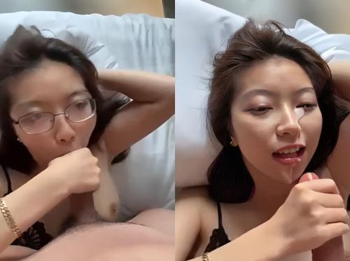Cum ditembak di wajahku dengan kacamata