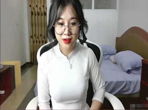 Pertunjukan langsung Ao Dai Anna Gau